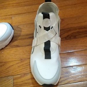 Women's size 11 Nike Air hurricane